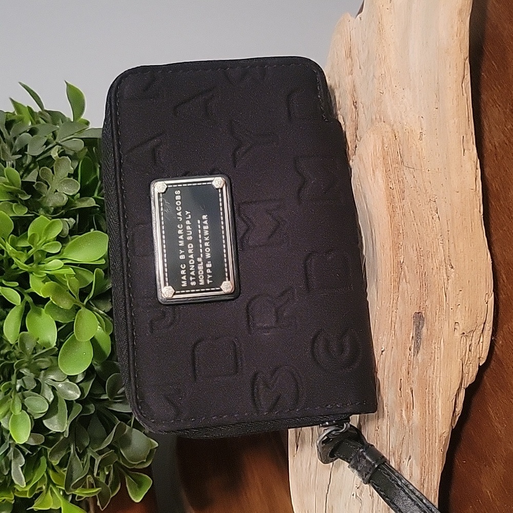 Marc Jacobs DREAMY Logo Black Wristlet